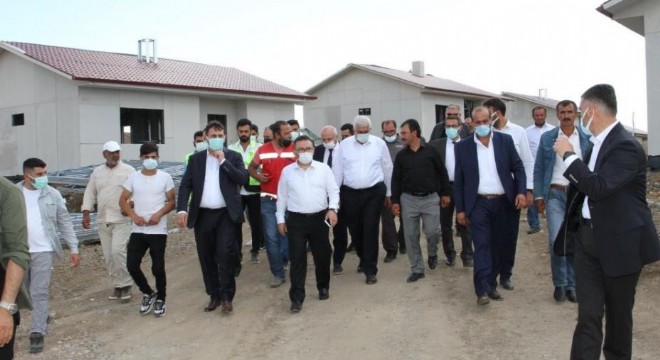 Öz: ‘Deprem konutlarının yapımı devam ediyor'