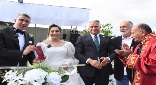 Özcan, Kızının nikahını kıydı