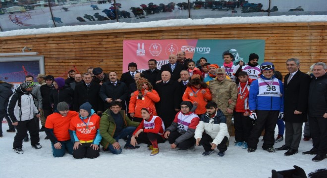Özel sporcular Palandöken'de yarıştı