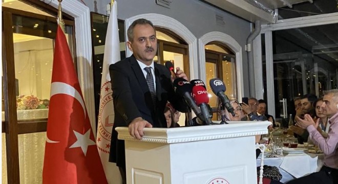 Özer'den yönetmenlik müjdesi