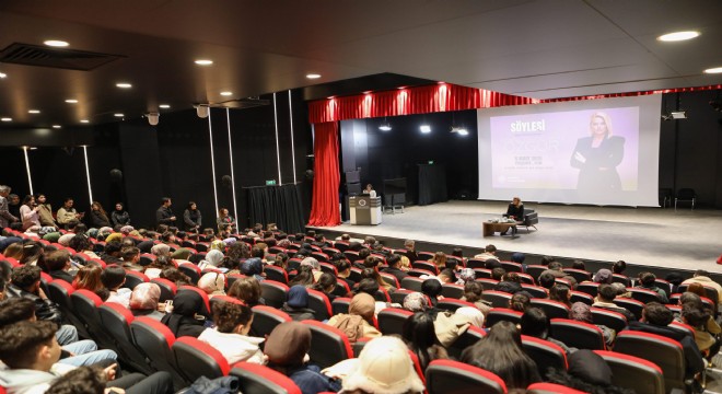 Özgür İletişim öğrencileriyle söyleşti