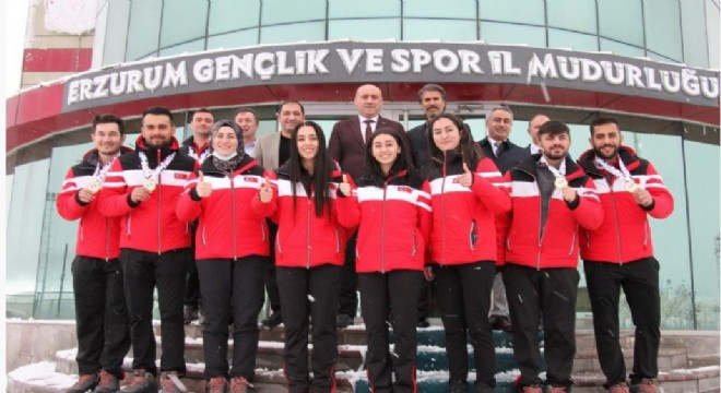 Öztürk'ten milli sporculara tebrik