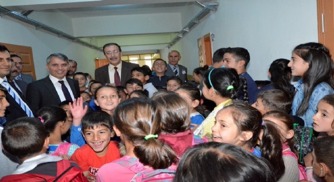 Palandöken Belediyesi öğrencileri sevindirdi