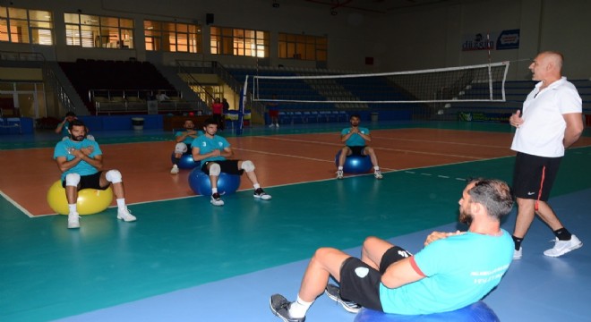 Palandöken Belediyesi voleybolda hedef büyüttü