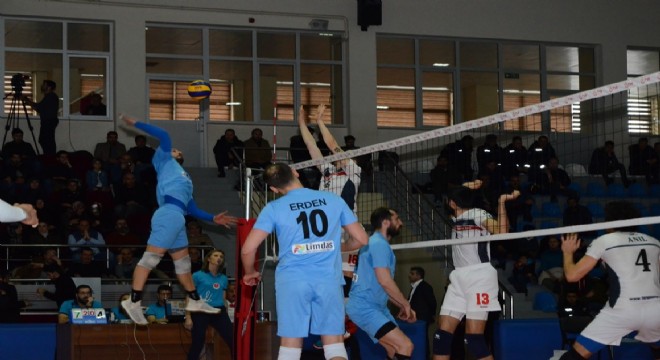 Palandöken Belediyespor liderliğini sürdürdü