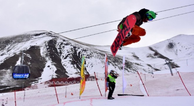 Palandöken'de Serbest Snowboard Şampiyonası