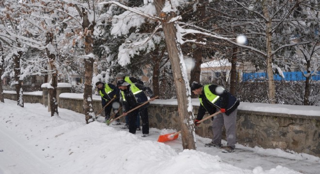 Palandöken'de beyaz mesai