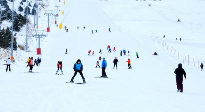 Palandöken’de kar kalınlığı 1.5 metre eşiğinde