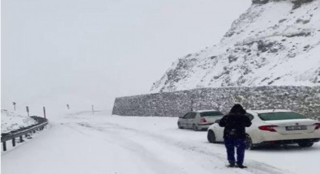 Palandöken'de kar ulaşımı olumsuz etkiledi