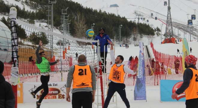 Palandöken'de kar voleybolu heyecanı