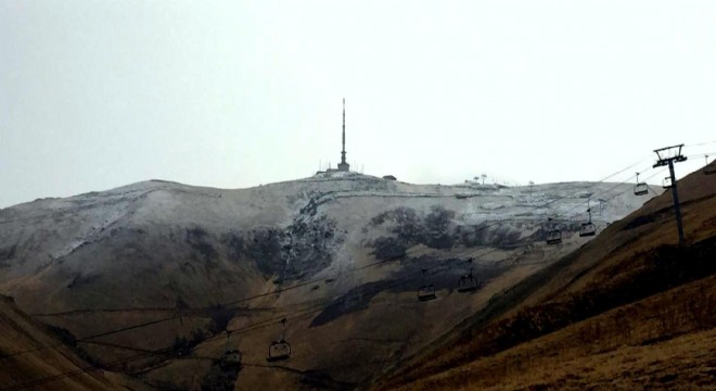 Palandöken'in zirvesi beyaza büründü