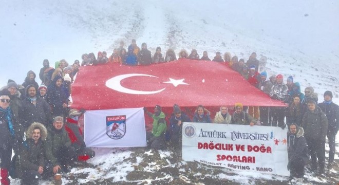 Palandöken'in zirvesinde milli coşku