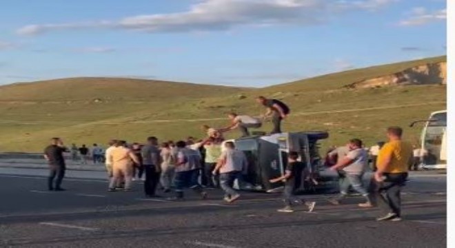 Pasinler yolunda zincirleme trafik kazası: 3 yaralı