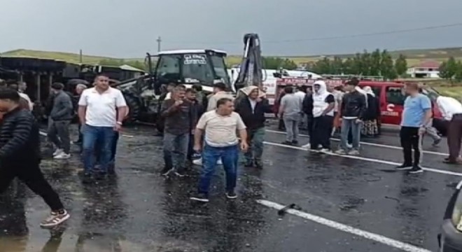 Patnos yolunda zincirleme kaza: 1 ölü, 4 yaralı