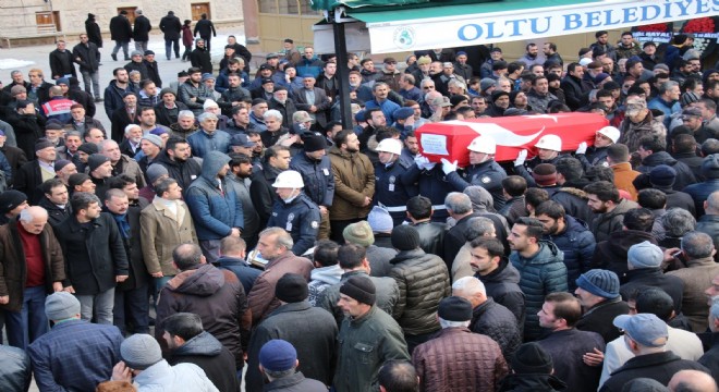 Polis memuru Bayrak dualarla uğurlandı