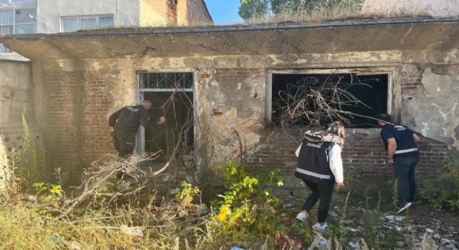 Polis'ten metruk binalara baskın