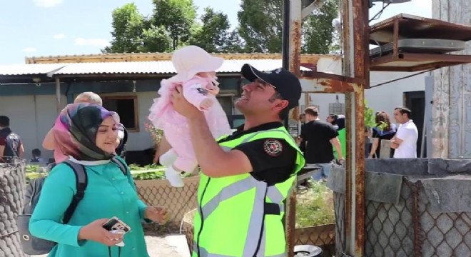 Polise sürpriz Babalar Günü kutlaması
