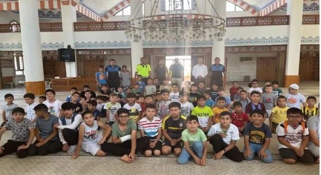 Polisler Kur'an kursu öğrencilerini bilgilendirdi