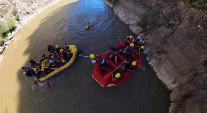 Raftingciler Karasu'da buluştu