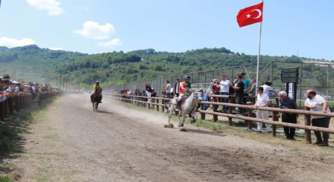 Rahvan at yarışları ilgi topladı