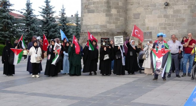 Sağlıkçılar Gazze için yürüdü