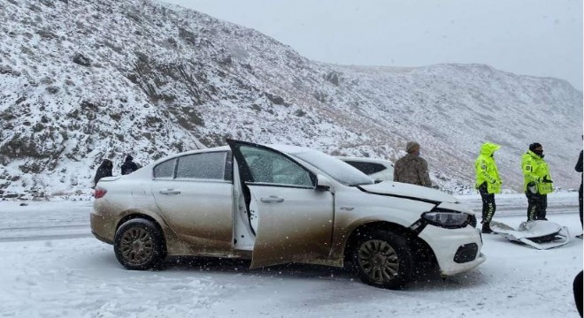 Sakaltutan'da trafik kazası: 5 yaralı