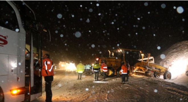 Sakaltutan'da ulaşıma kar engeli