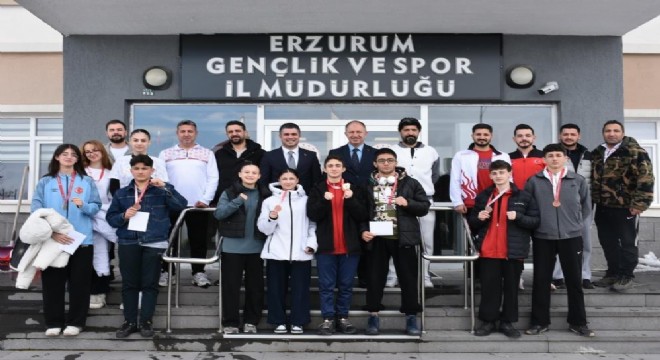 Şampiyon taekwondocular ödüllendirildi