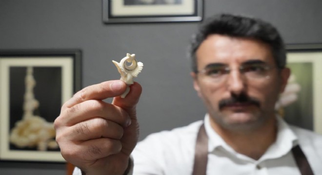 Sanatını diş, taş ve ahşapta yaşatıyor