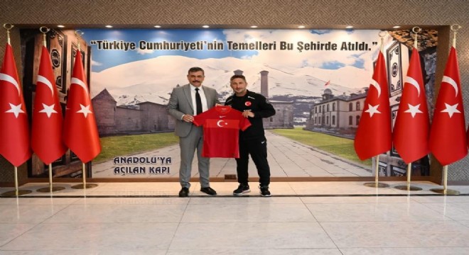 Sarıoğlu'ndan Çiftçi'ye milli takım forması