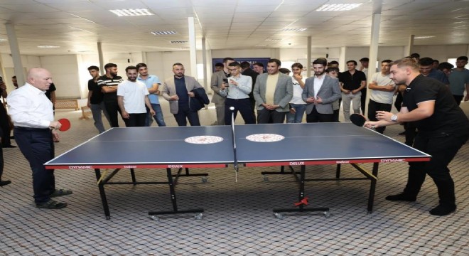 Sekmen: 'Gençlerimizin heyecanına ortak oluyoruz'