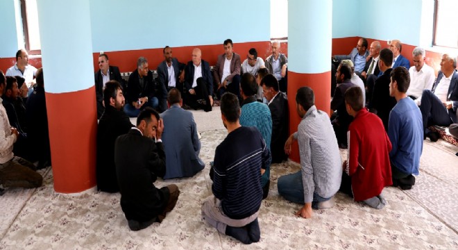 Sekmen Karayazı'da Ak yatırımları anlattı