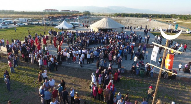 Sekmen'den Milli Şuur vurgusu