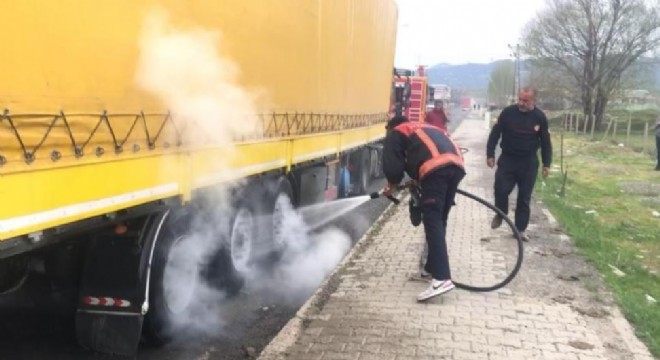 Seyir halindeki TIR'da yangın çıktı