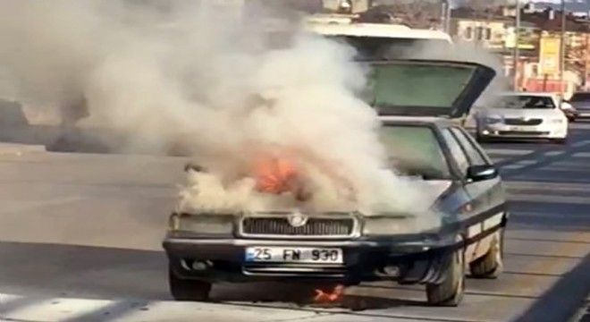 Seyir halindeki otomobilde yangın çıktı