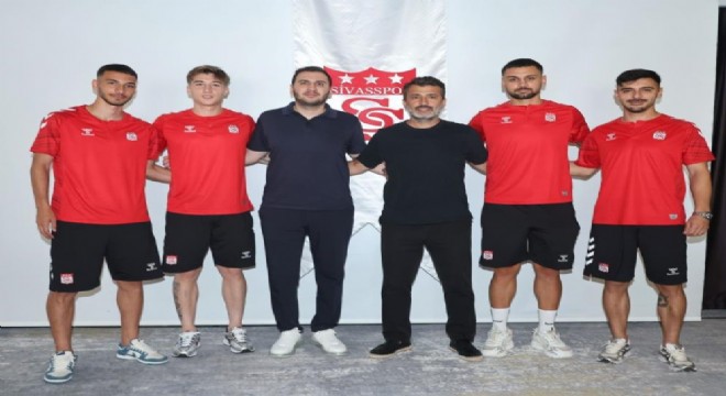Sivasspor 4 futbolcuyu kadrosuna kattı