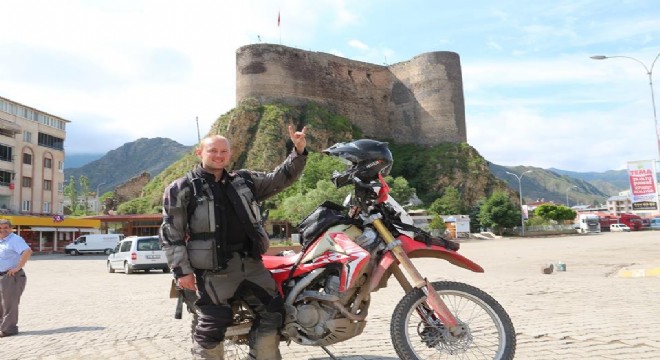 Slovakyalı gezgin Oltu'yu ziyaret etti