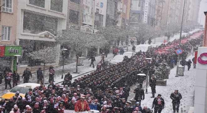 Şüheda fışkıracak toprağı sıksan, şüheda!