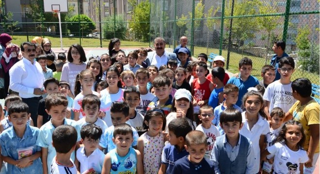 Sunar çocukları sevindirdi