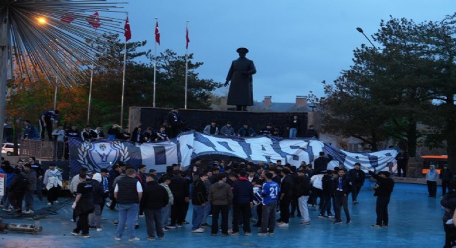 Süper Lig coşkusu caddelere sığmadı