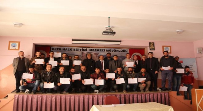 Sürü Yönetimi kursiyerleri belgelerini aldı