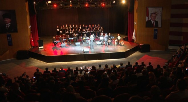 TRT Erzurum Radyosu Gençlik Korosu'ndan yıl sonu konseri