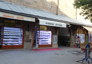 Taşhan esnafı dertli