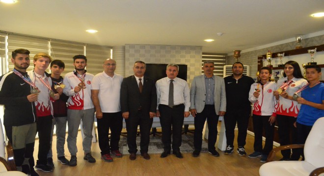 Taekwondo şampiyonları ödüllendirildi