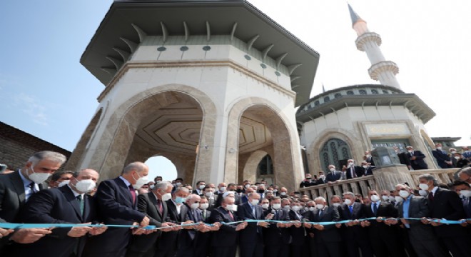 Taksim Camii İbadete Açıldı