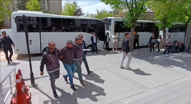 Tartıştığı babasını silahla vurdu
