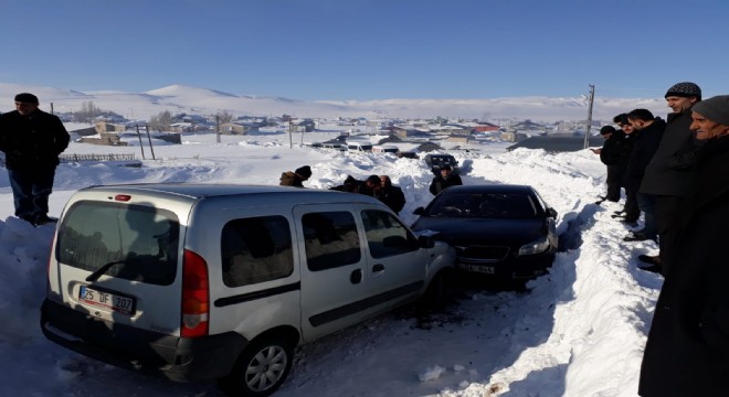 Tekman Gökoğlan'da trafik kazası: 5 yaralı