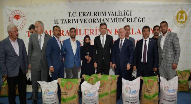 Tekman'da çiftçilere buğday tohumu desteği