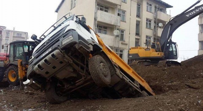Temel atma töreninde görünmez kaza