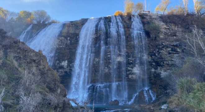 Tortum Şelalesi kış aylarında bir başka güzel